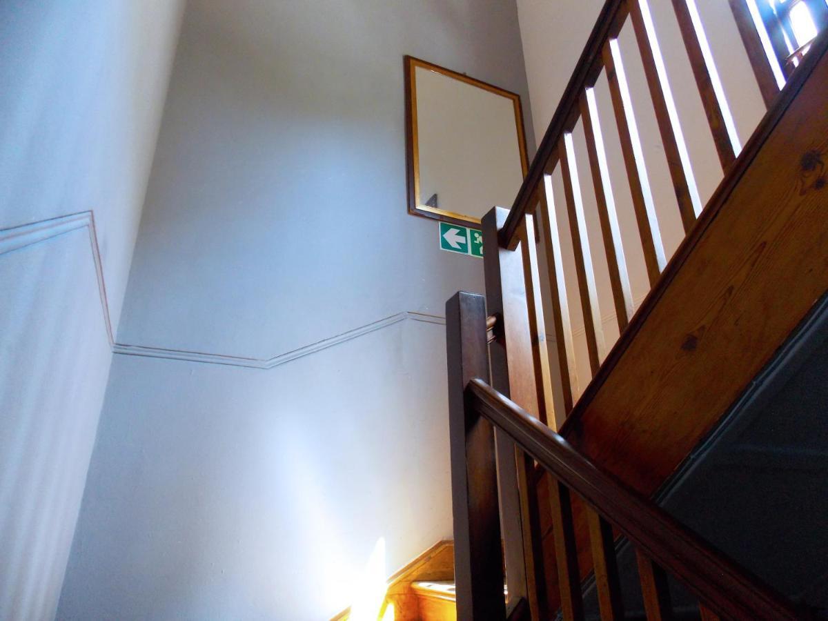 Trap Houz Backpackers Hostel Кейптаун Екстериор снимка