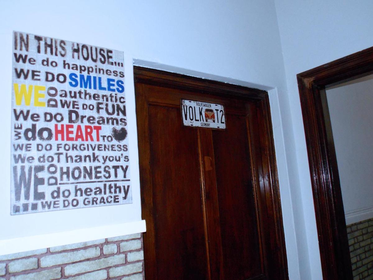 Trap Houz Backpackers Hostel Кейптаун Екстериор снимка