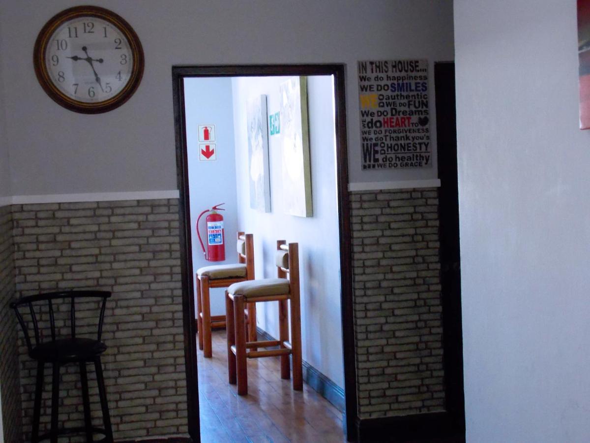 Trap Houz Backpackers Hostel Кейптаун Екстериор снимка