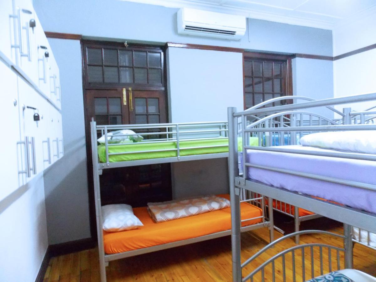 Trap Houz Backpackers Hostel Кейптаун Екстериор снимка