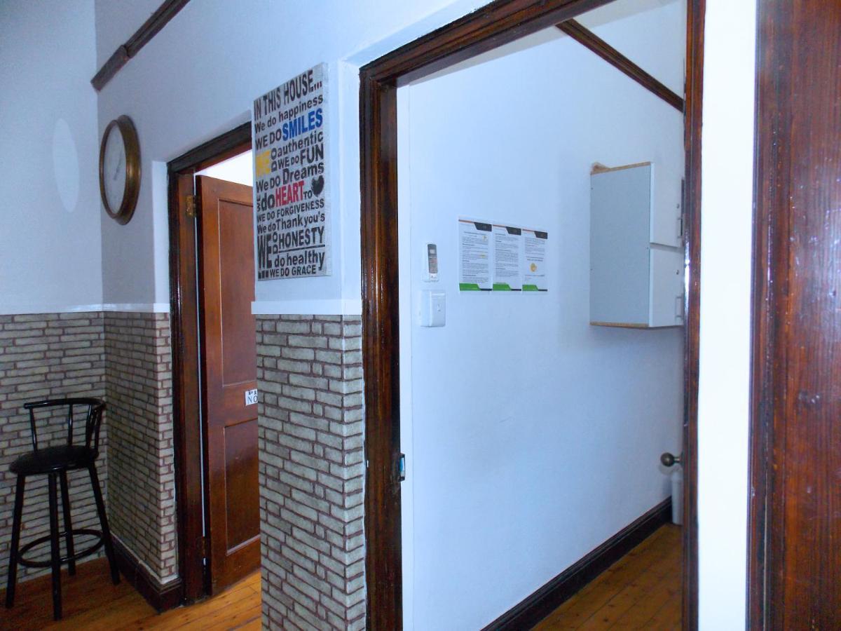 Trap Houz Backpackers Hostel Кейптаун Екстериор снимка