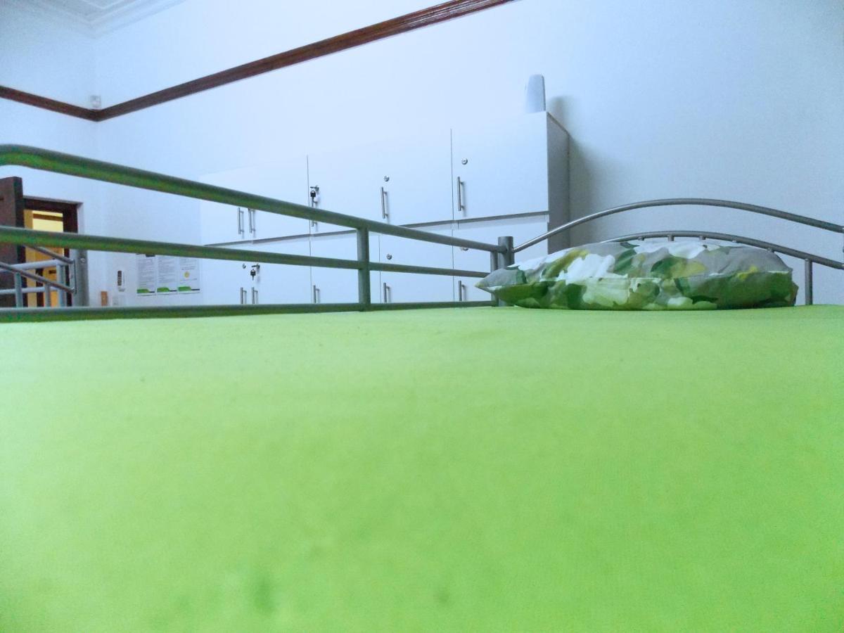 Trap Houz Backpackers Hostel Кейптаун Екстериор снимка