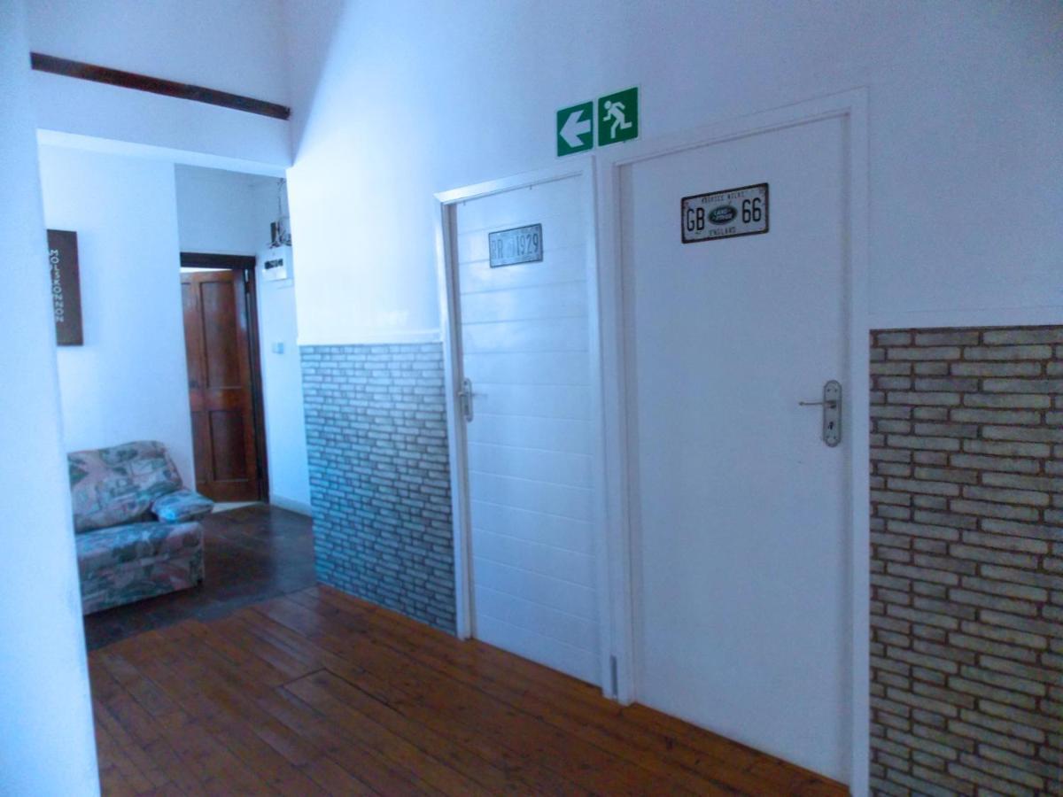 Trap Houz Backpackers Hostel Кейптаун Екстериор снимка