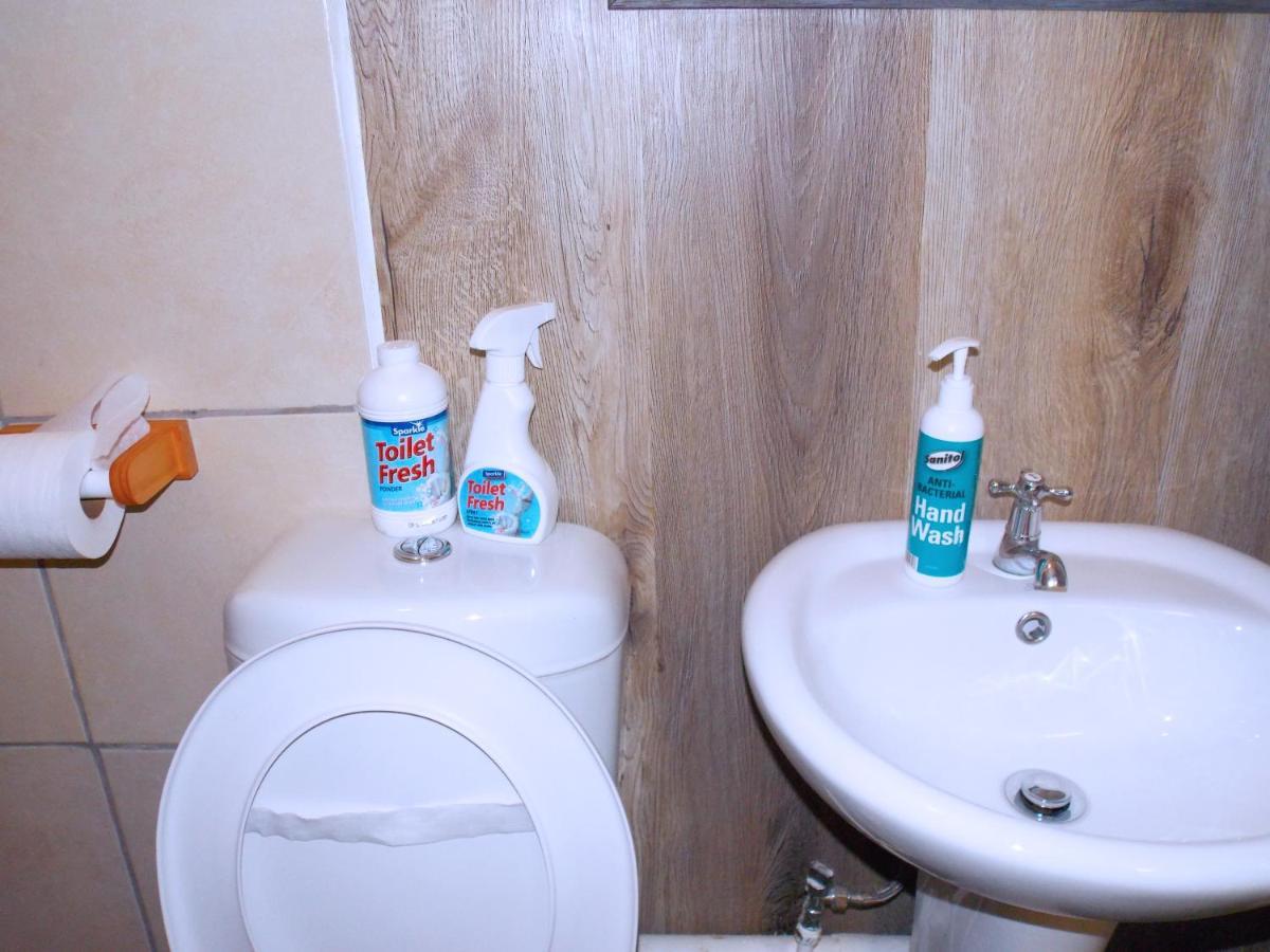 Trap Houz Backpackers Hostel Кейптаун Екстериор снимка