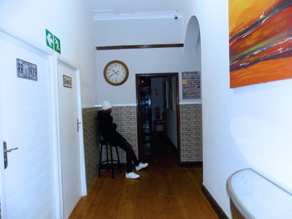 Trap Houz Backpackers Hostel Кейптаун Екстериор снимка