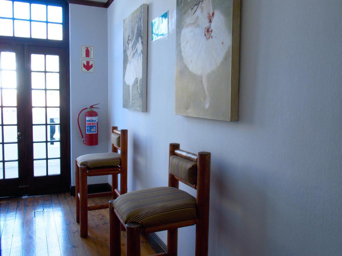 Trap Houz Backpackers Hostel Кейптаун Екстериор снимка