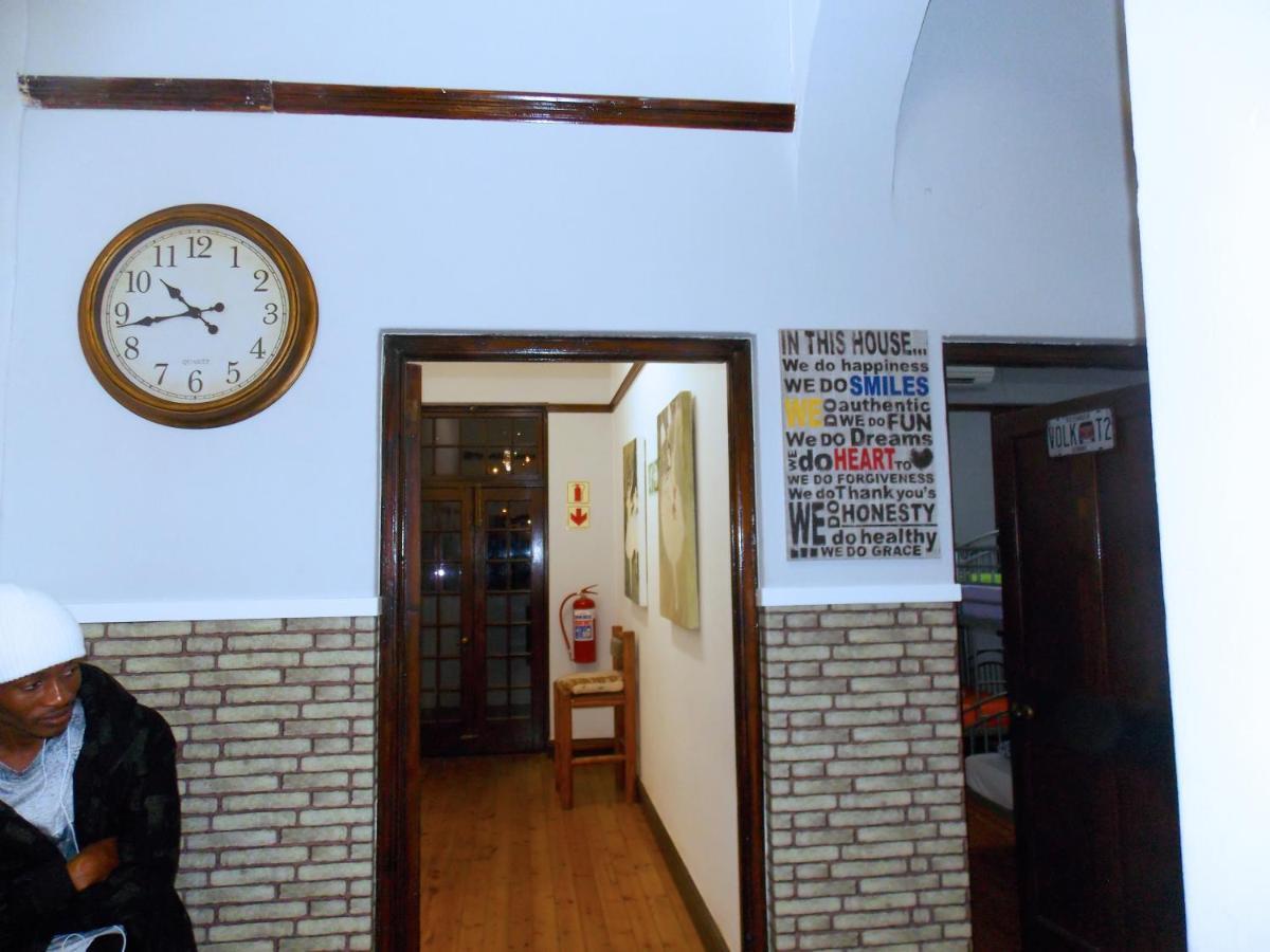 Trap Houz Backpackers Hostel Кейптаун Екстериор снимка