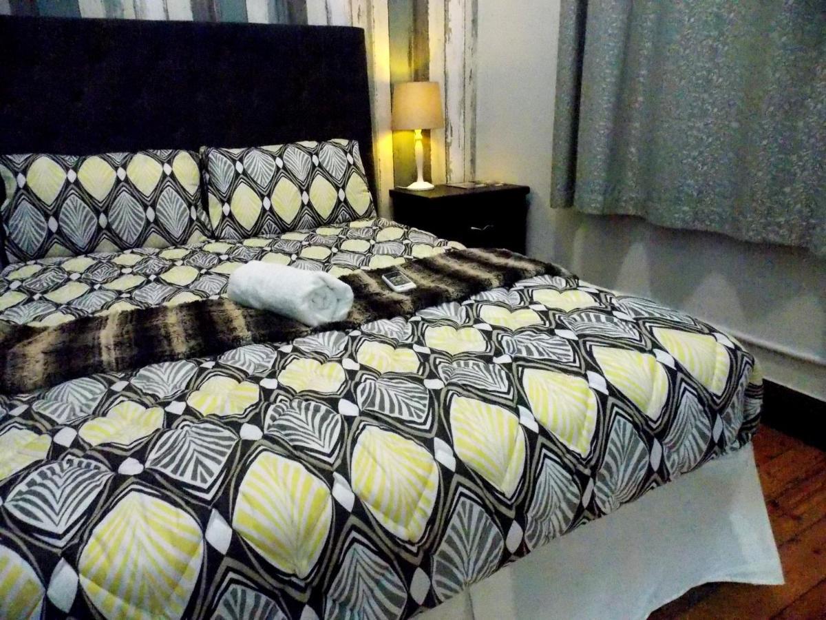 Trap Houz Backpackers Hostel Кейптаун Екстериор снимка
