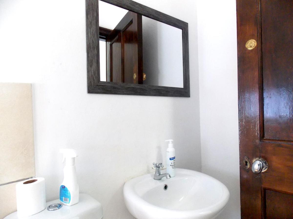 Trap Houz Backpackers Hostel Кейптаун Екстериор снимка