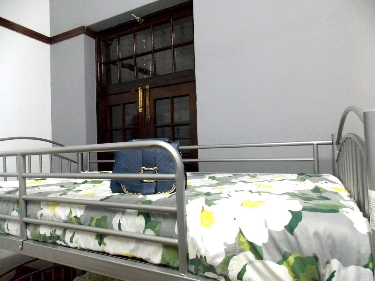 Trap Houz Backpackers Hostel Кейптаун Екстериор снимка