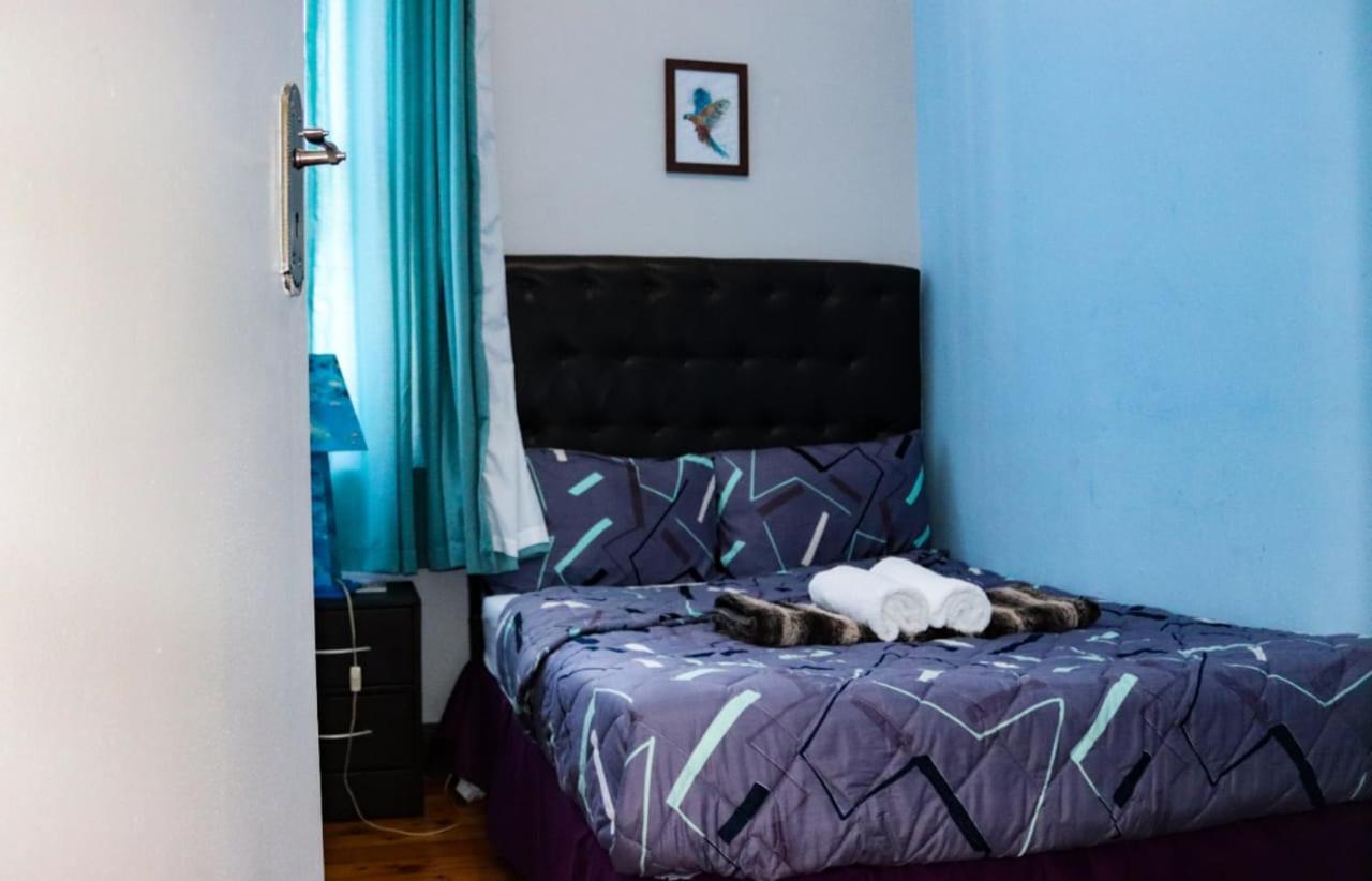 Trap Houz Backpackers Hostel Кейптаун Екстериор снимка